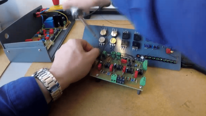 Berufsinfo-Video - Elektronikausbildung am Beispiel Lichtorgel (Quelle: HTL Wien 10)
